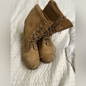 Army issued combat boots - lightly worn!